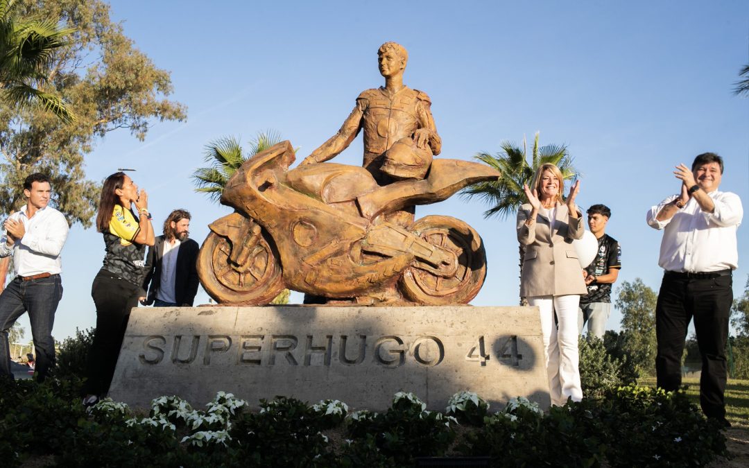 El Puerto de Huelva acoge desde hoy una escultura homenaje a Hugo Millán en la Avenida Francisco Montenegro